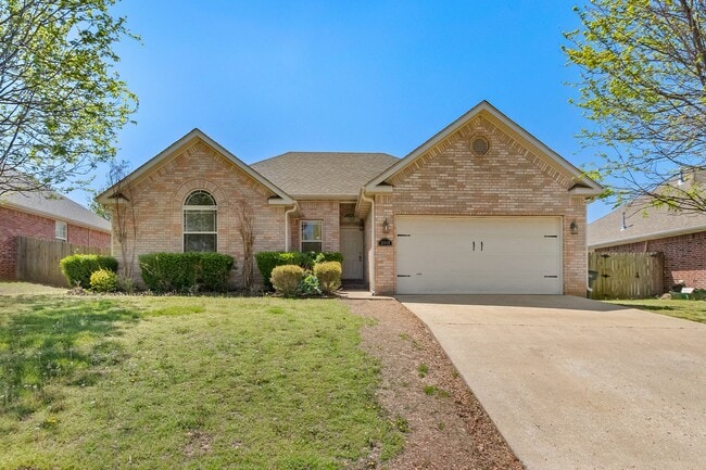 Come home to this gorgeous, light-filled home with an enormous and beautiful backyard! - Come home to this gorgeous, light-filled home with an enormous and beautiful backyard!