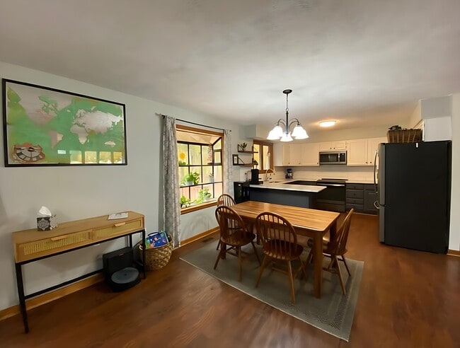 Foto del edificio - 8624 Valley Dr