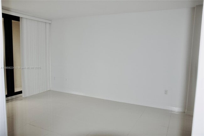 Foto del edificio - 2901 S Bayshore Dr