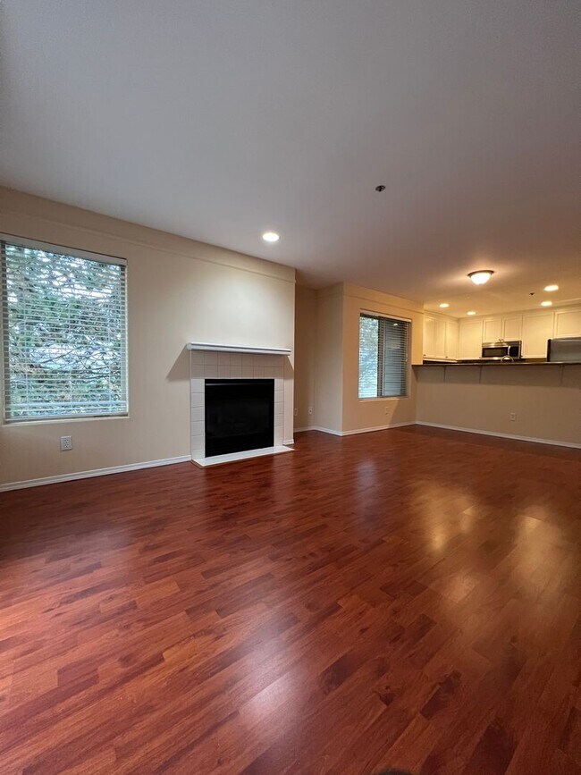 Foto del edificio - Updated End Unit Tukwila Condo