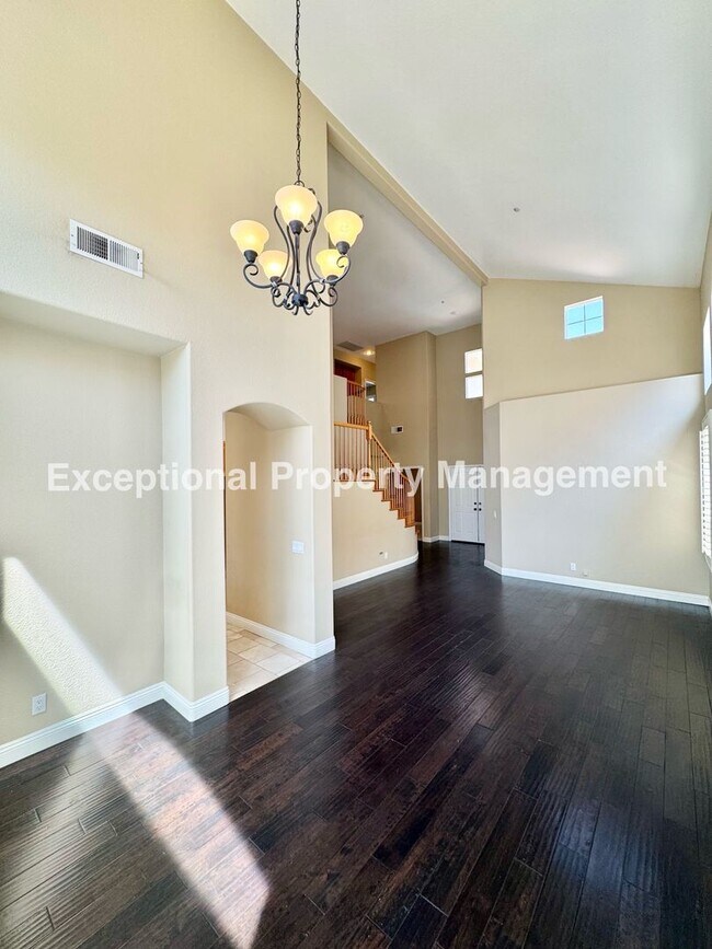 Foto del edificio - Ready to move in 4 bedroom 3 bath home with a loft and 3 car garage!
