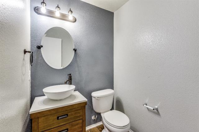 Foto del edificio - 925 Honey Locust Ln