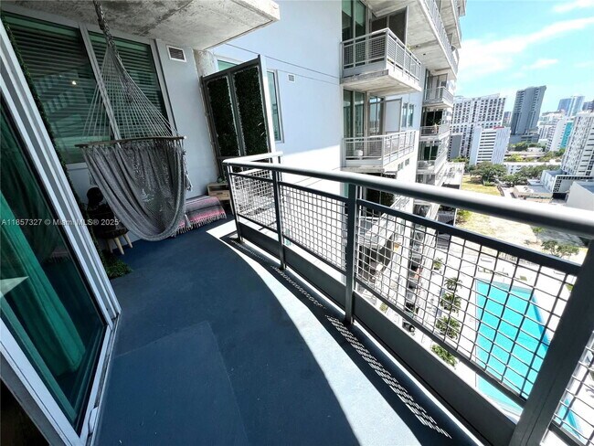 Foto del edificio - 690 SW 1st Ct