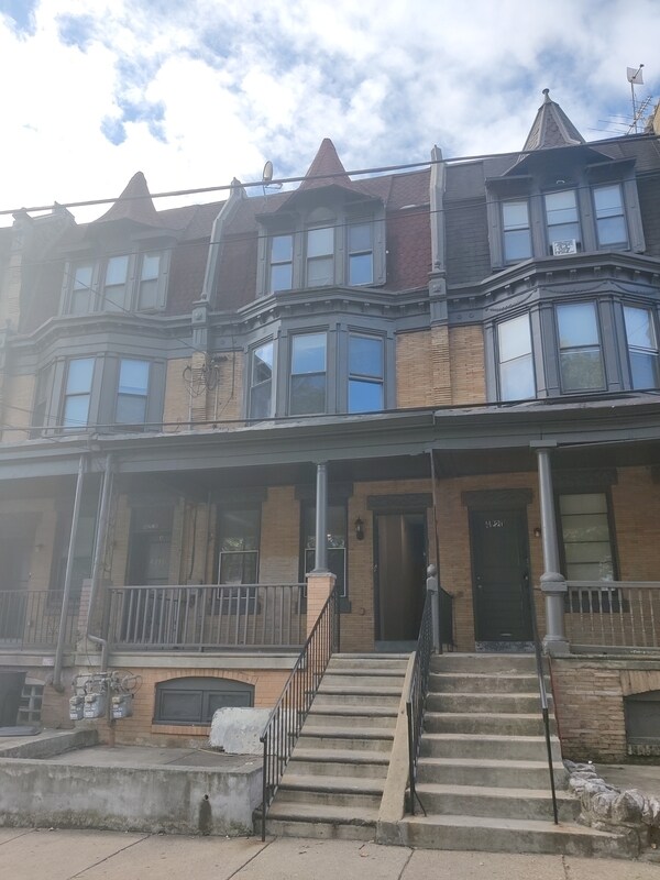 Building Photo - 4218 W Girard Ave