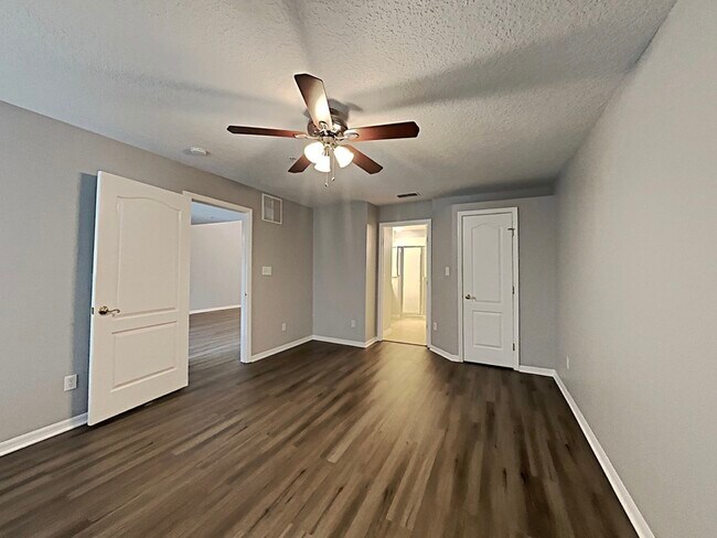 Building Photo - 119 Lake Emma Cove Dr