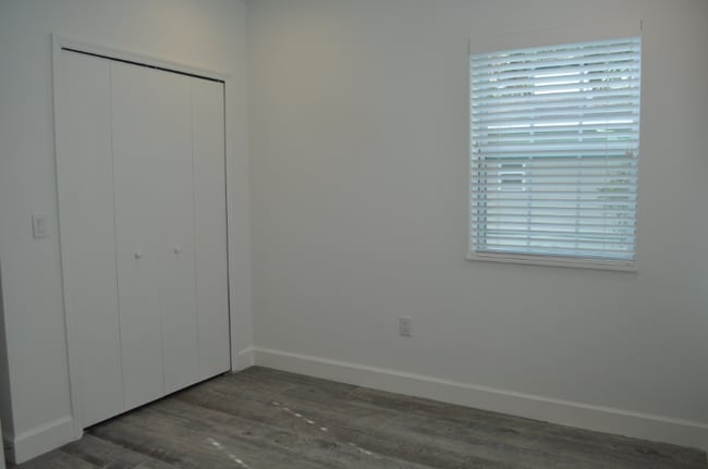 Foto del edificio - 520 Holt Ave