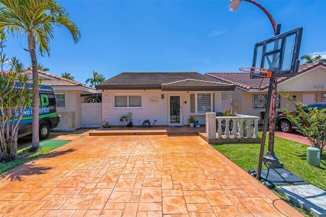 Foto del edificio - 11562 NW 87th Pl