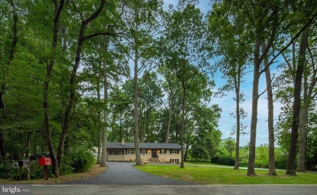 Foto del edificio - 16480 Ed Warfield Rd