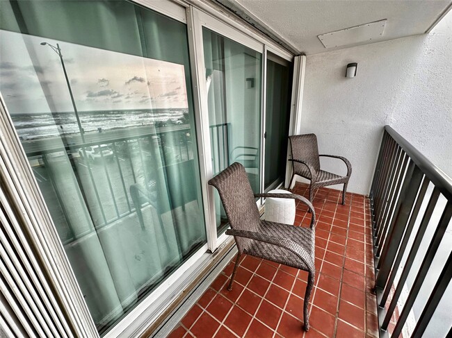 Building Photo - 7310 Seawall Blvd