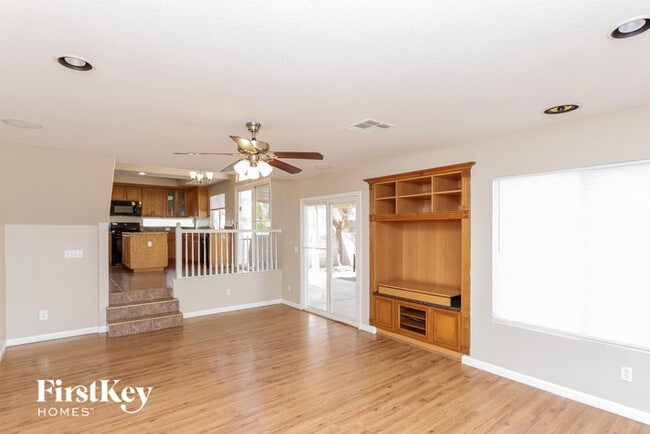 Foto del edificio - 9825 Silver Chaps Ct