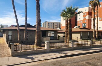 Building Photo - 5112 N 28th Dr