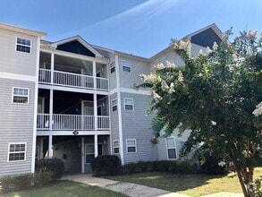 Building Photo - 146 University Village Dr