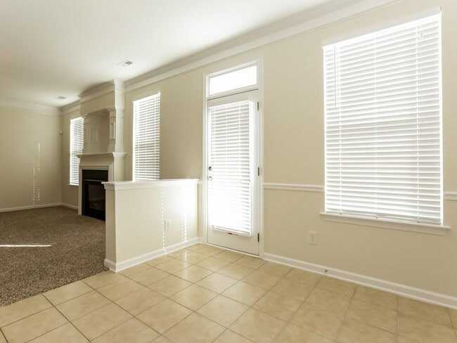 Foto del edificio - 6908 Sequoia Hills Dr