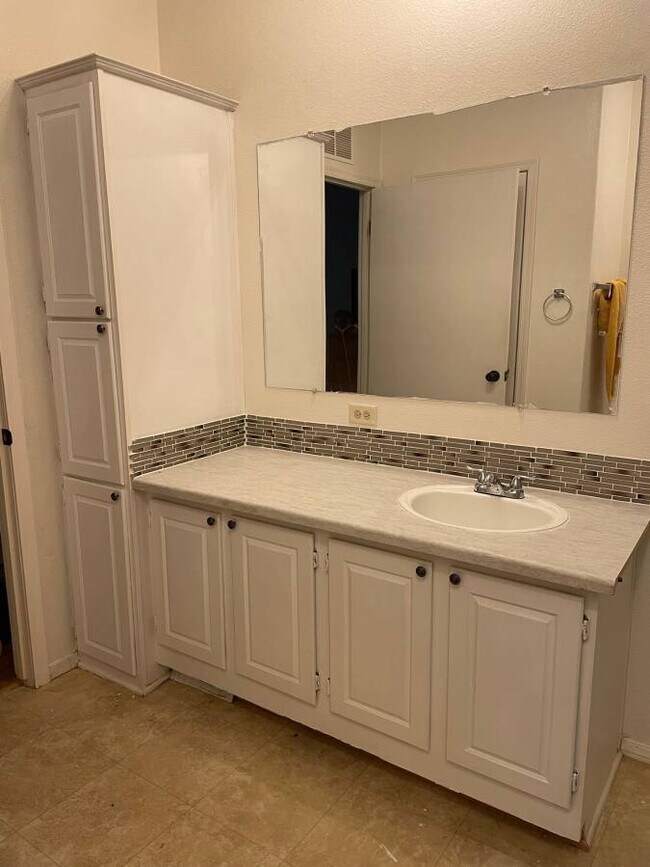 Foto del edificio - 1112 Liberty Ln