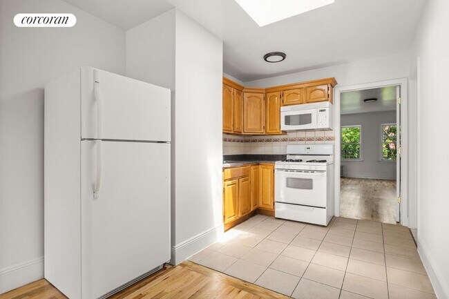 Building Photo - 209 19th St