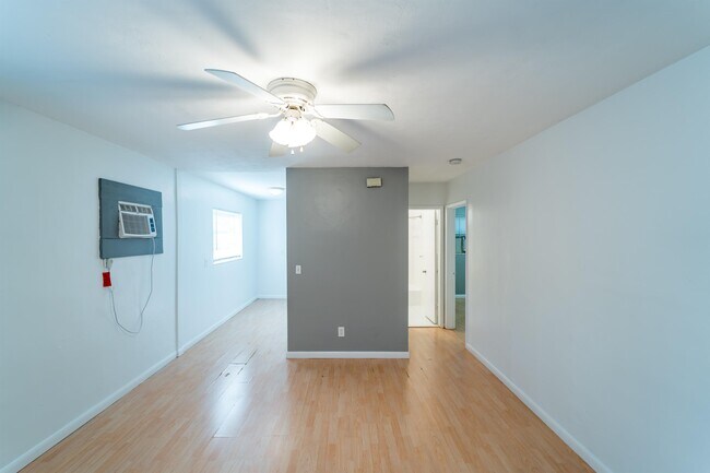 Building Photo - 717 SW 13th Ave