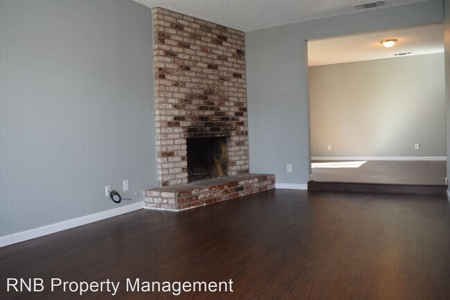 Foto del edificio - 2 br, 1 bath House - 6505 Hillsdale Blvd