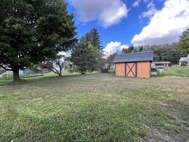 Building Photo - Spacious 4-Bedroom Home