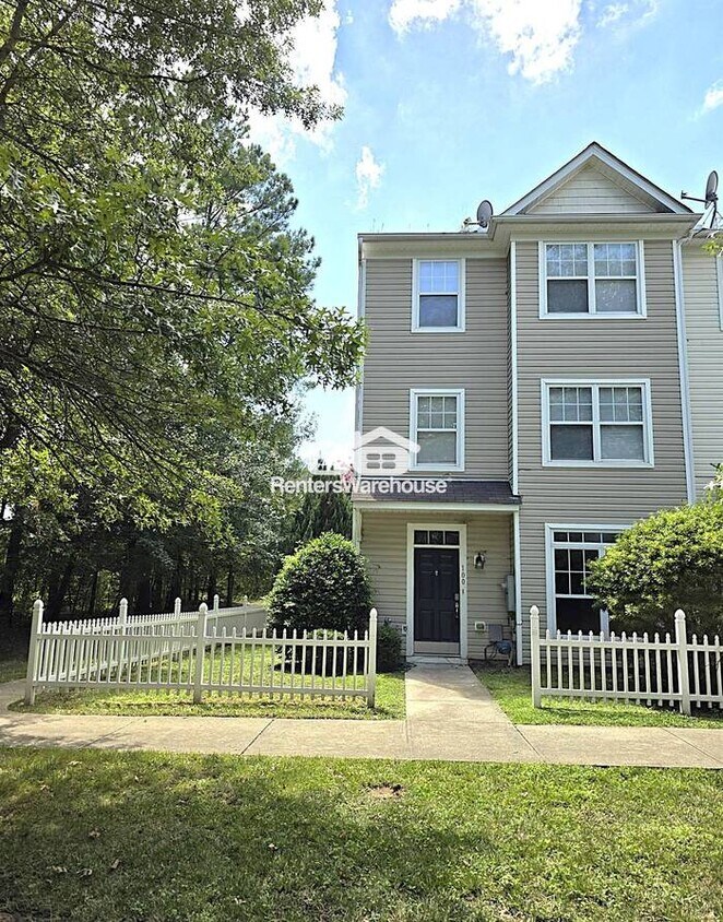 Foto principal - Great 3-bedroom End Unit!