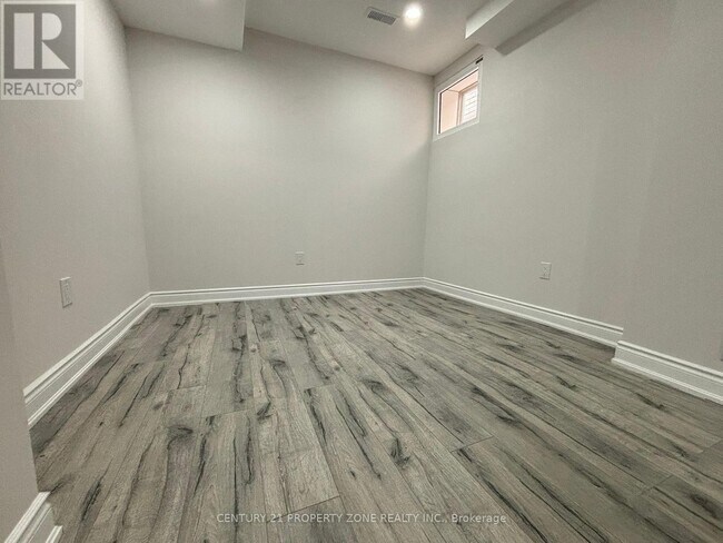 Building Photo - 61 Hawtrey Rd