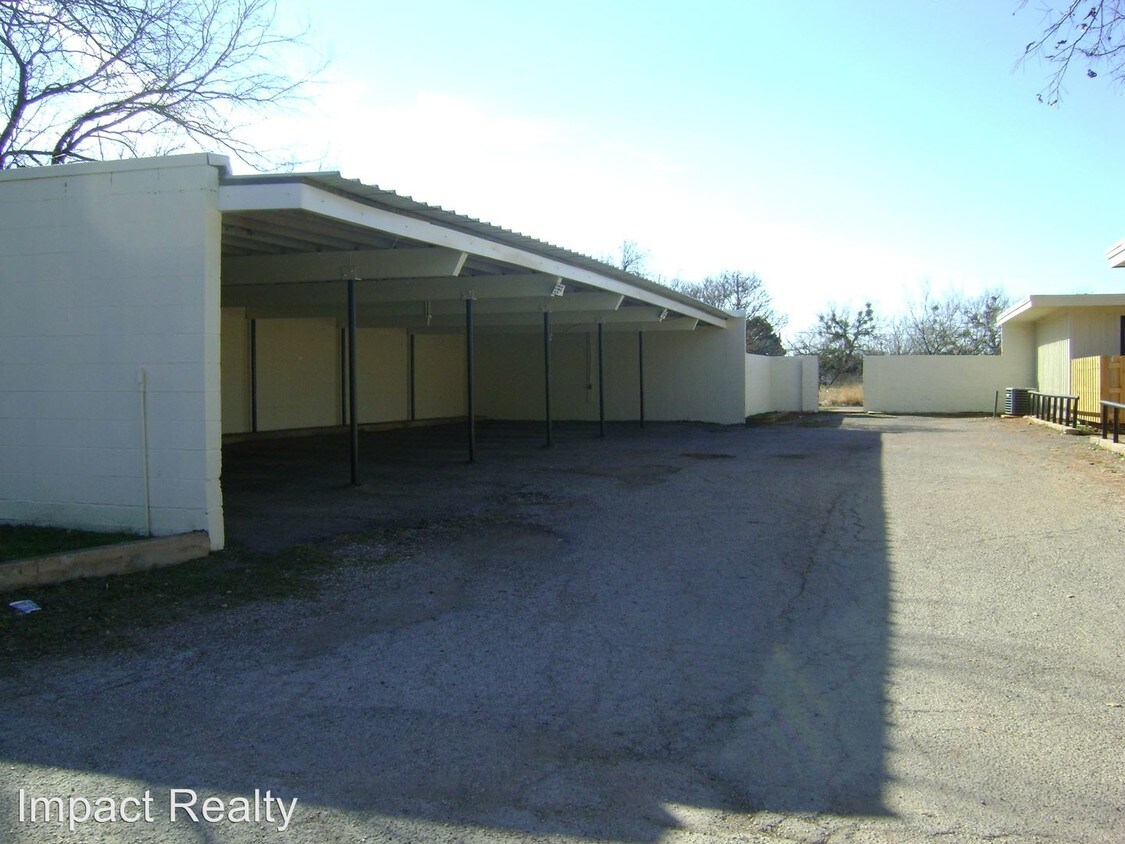 Building Photo - 2101 Glenhaven Dr