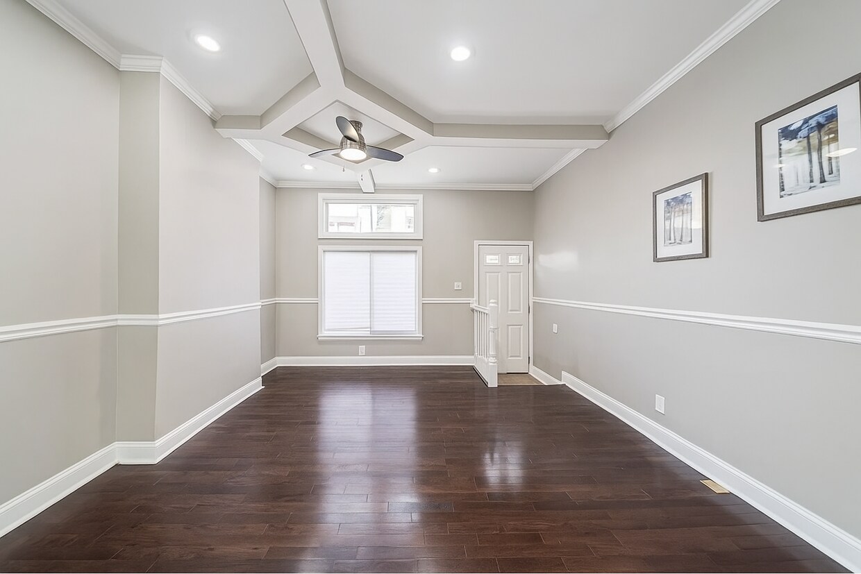 Foto principal - 1243 Washington Blvd