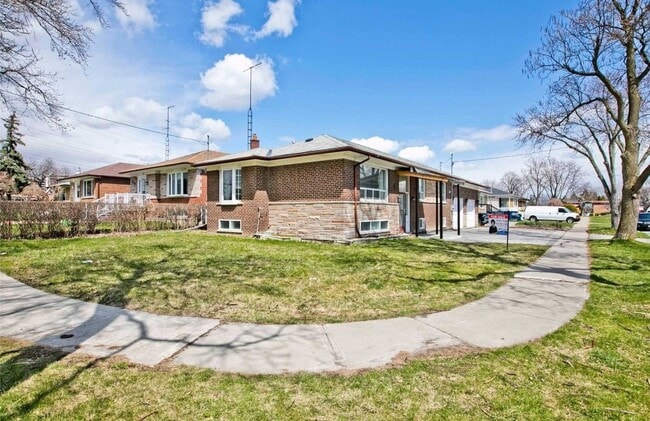 Building Photo - 31 Romulus Dr