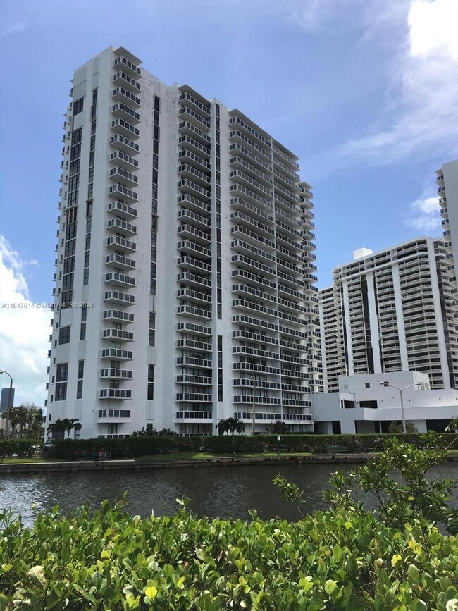 Foto del edificio - 20515 E Country Club Dr