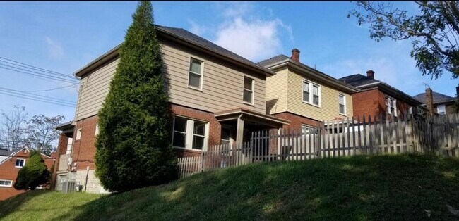 Foto del edificio - 2235 Saranac Ave