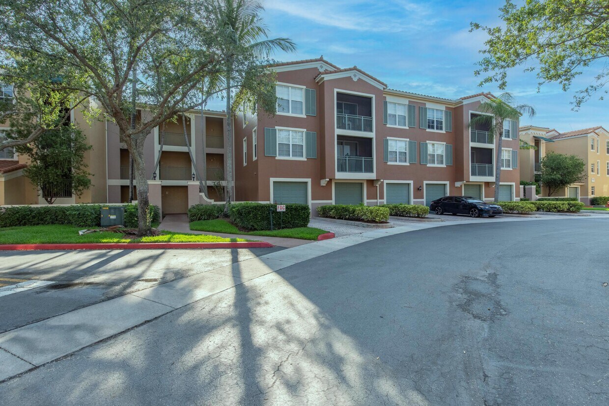 11750 St Andrews Place Unit 202, Wellington, FL 33414 Room for Rent