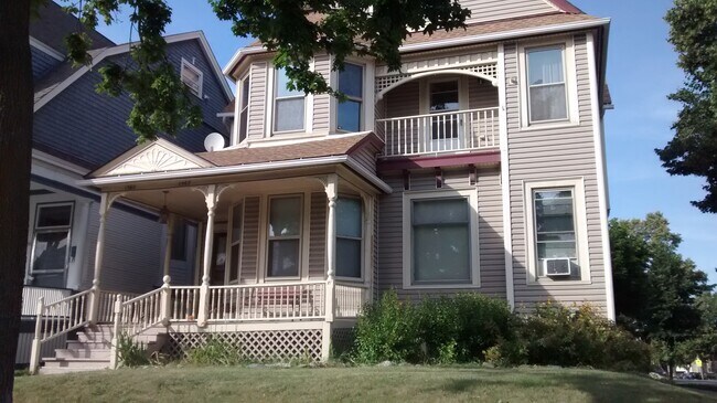 front of house-balcony - 1562 E Irving Plz