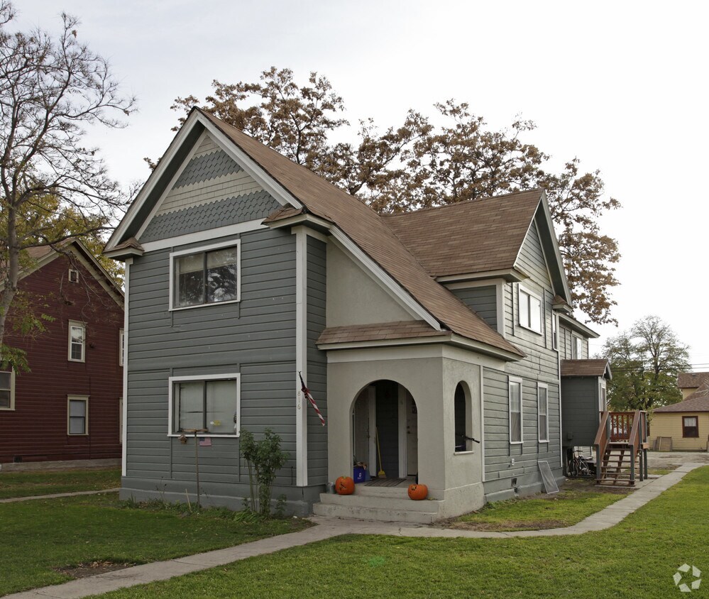 Primary Photo - 816 E Belmont St