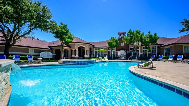 Building Photo - 901 Lakeside Cir