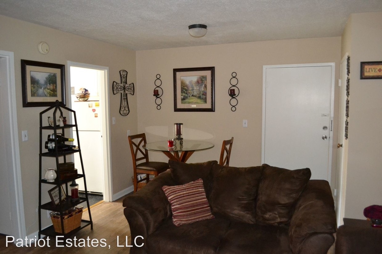 Primary Photo - 1 br, 1 bath Apartment - 225 N. Madison