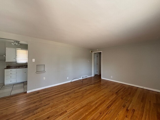 Building Photo - 935 Winona Ct