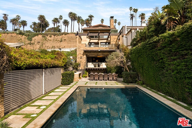 Building Photo - 964 Palisades Beach Rd