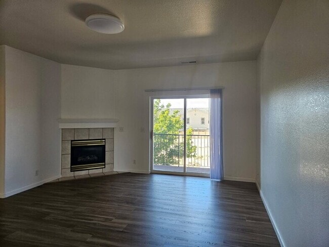 4730 #5 Living Room - Snyder Avenue Townhomes