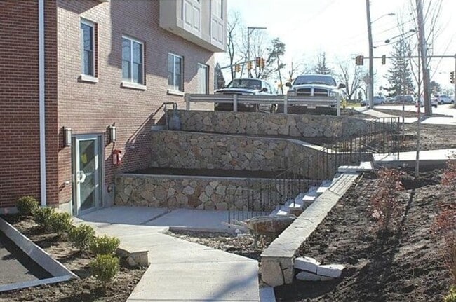 Building Photo - 17 Eastbrook Rd