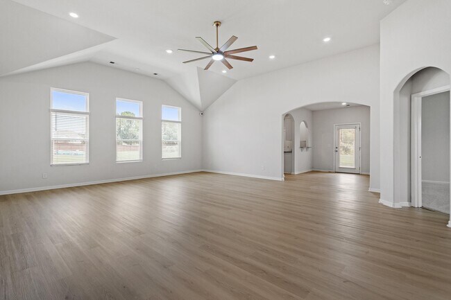 Building Photo - 203 Mineral Springs Ln