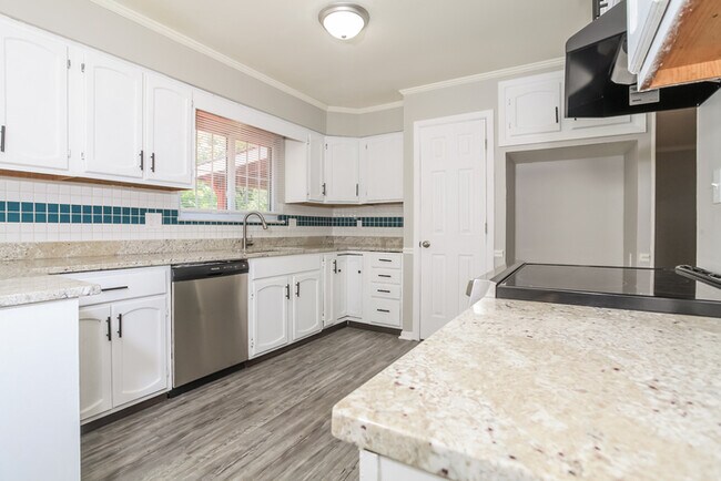 Building Photo - Beautiful All Brick 3 Bedroom Home in Spri...