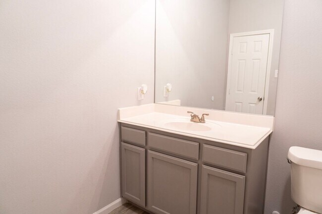 Foto del edificio - 3915 Brookmeade Dr