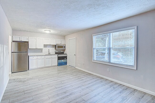 Kitchen - 1004 Derwood Ct