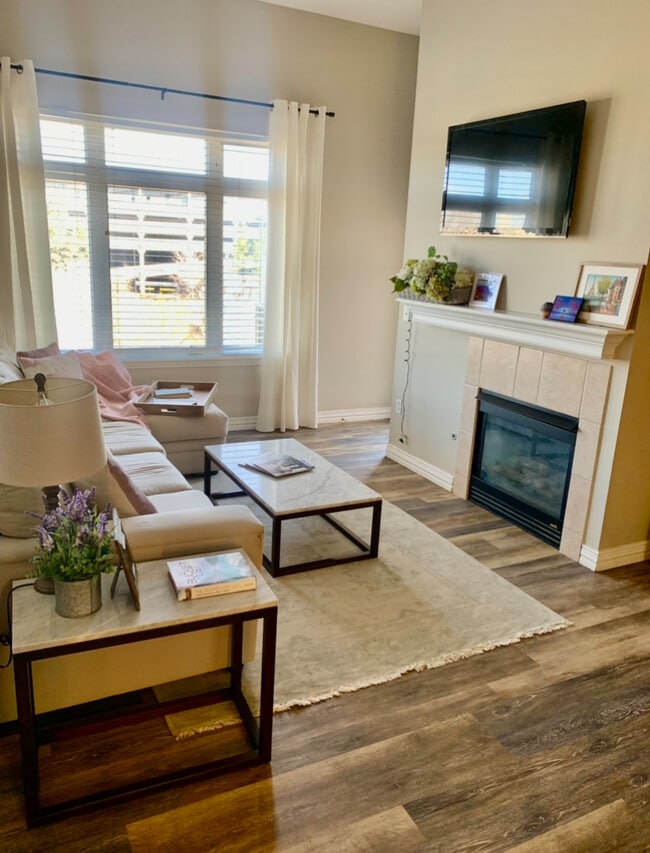 Foto del edificio - 2700 E Cherry Creek South Dr
