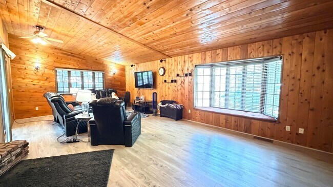 Foto del edificio - 54061 Linger Ln