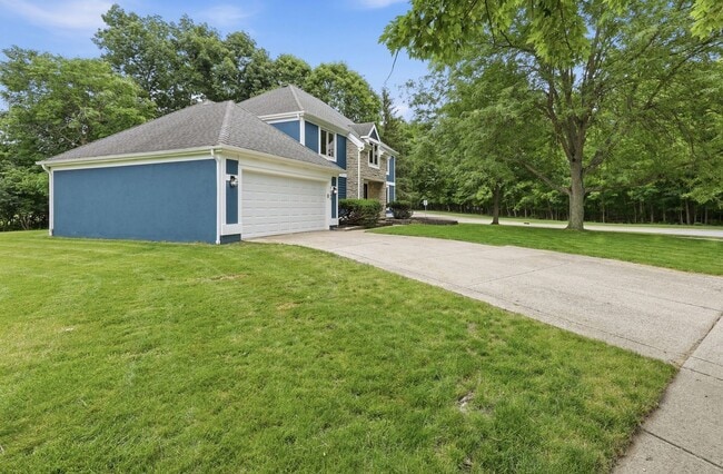 Building Photo - 7666 Windwood Dr
