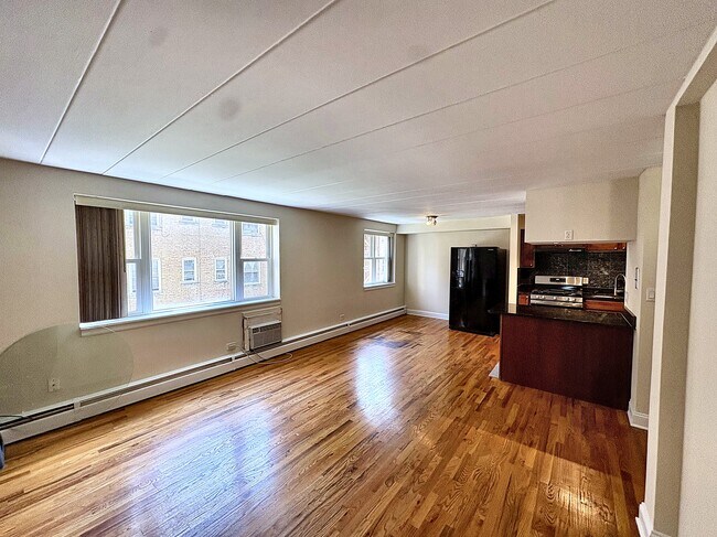 Foto del edificio - 2115 W Farwell Ave