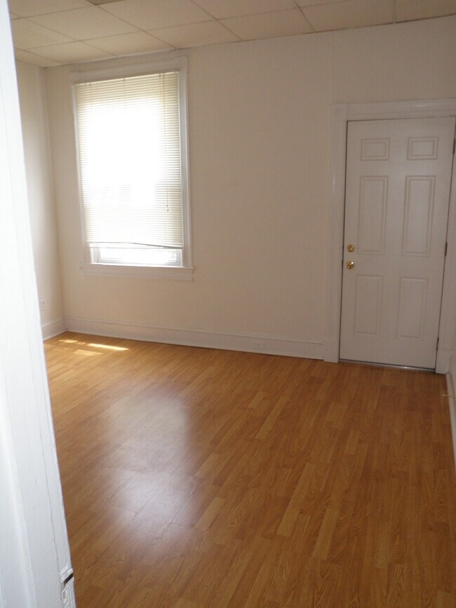 bedroom - 3015 Saint Paul St
