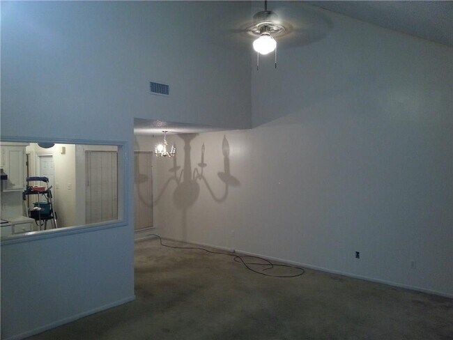 Building Photo - 3002 Quail Springs Rd