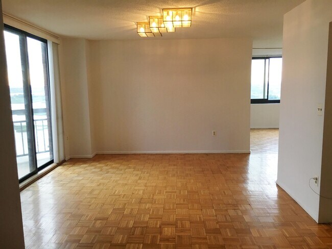 Foto del edificio - 1206 Harmon Cove Tower