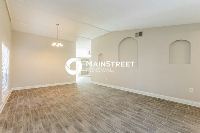 Foto del edificio - 6812 Hillside Bluff